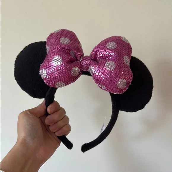 Disney Minnie Ears with Pink Sequin Bow - Picture 1 of 5